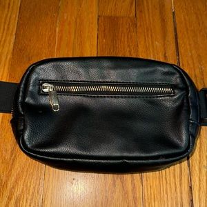 Wild Fable blk faux leather belt bag